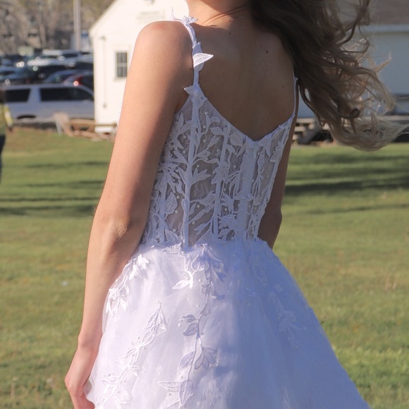 WHITE CORSET PROM DRESS - Picture 1 of 5